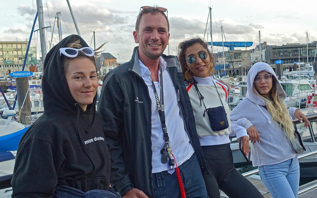 The singers LEJ go fishing in Dieppe with Guillaume Fourrier