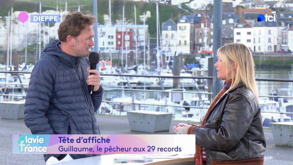 Guillaume Fourrier and Flavie Flament on the TV set.